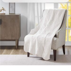 Madison Park Tuscany Oversized 60" x 72" Quilted Scalloped-Edge Throw. Ivory
